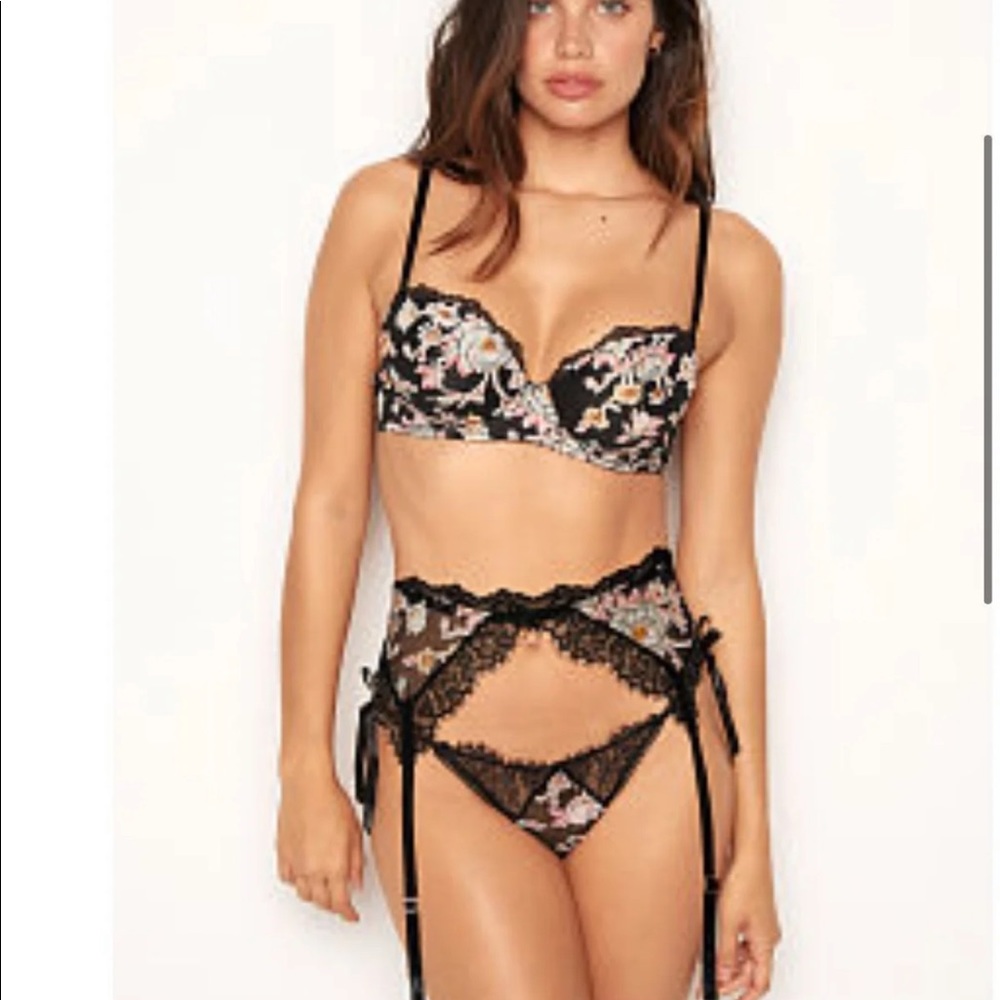 Victoria's Secret Dream Angels Embroidered Thong